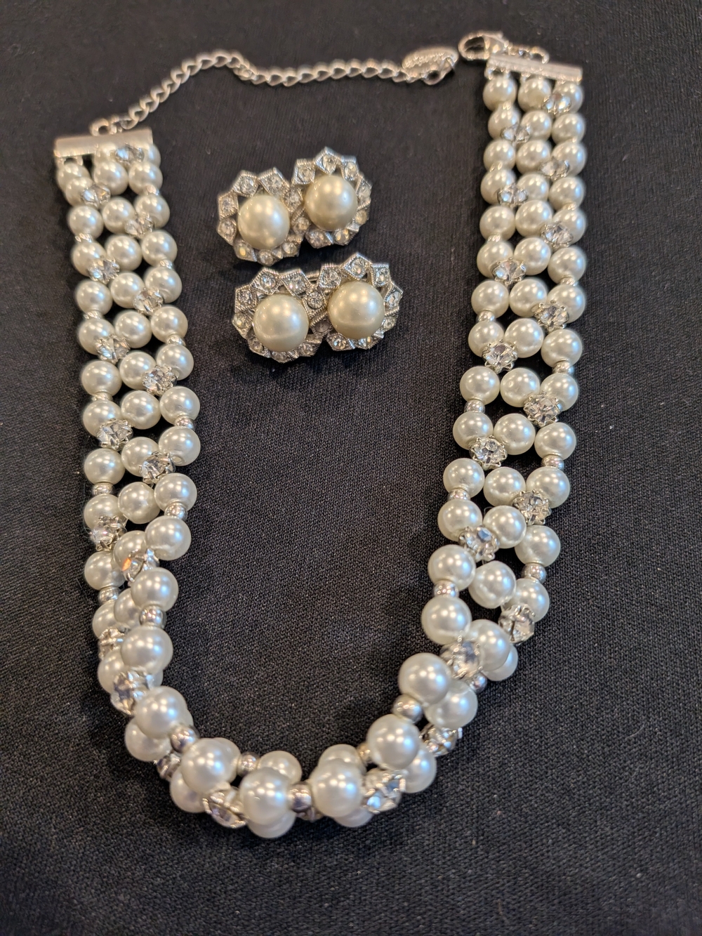 Classic Pearl and Crystal Necklace with Matching Earrings - White 7"